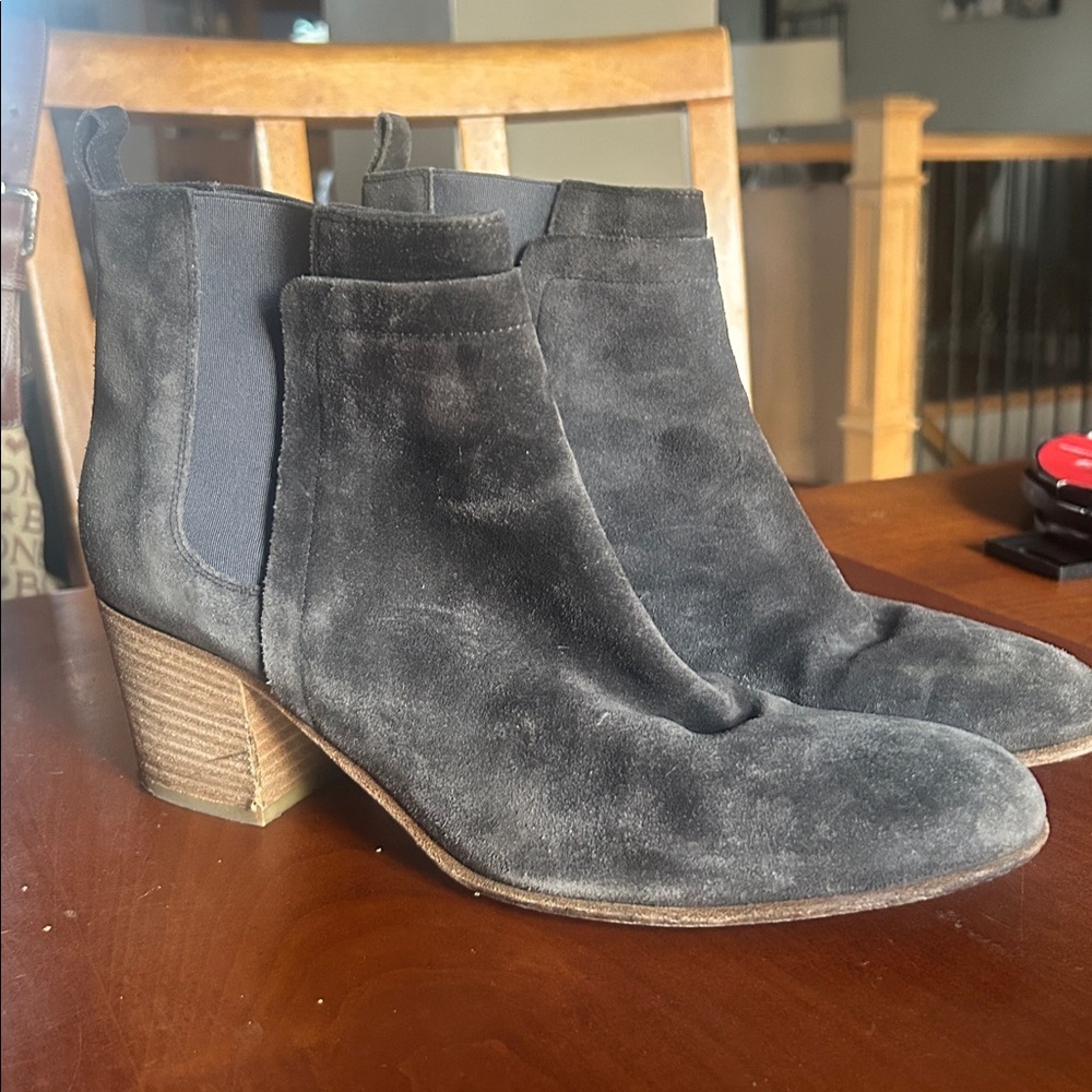 Vince Hallie Dark Gray Suede Leather Chelsea Ankle Boots Size 9.5